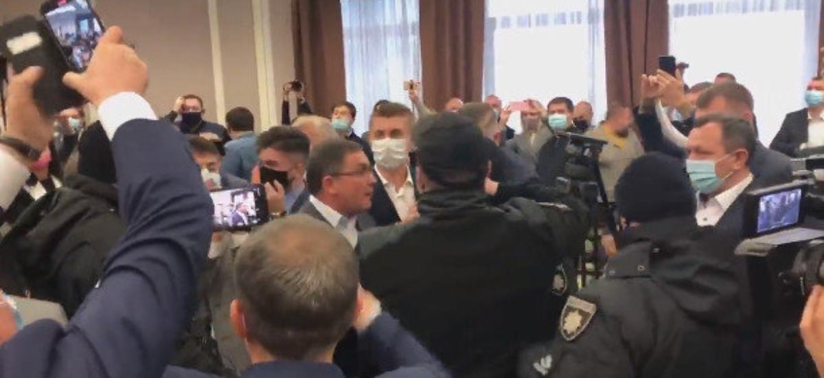 Хворий на коронавірус депутат прийшов на засідання Київоблради