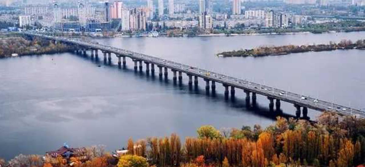В Киеве демонтировали часть моста Патона