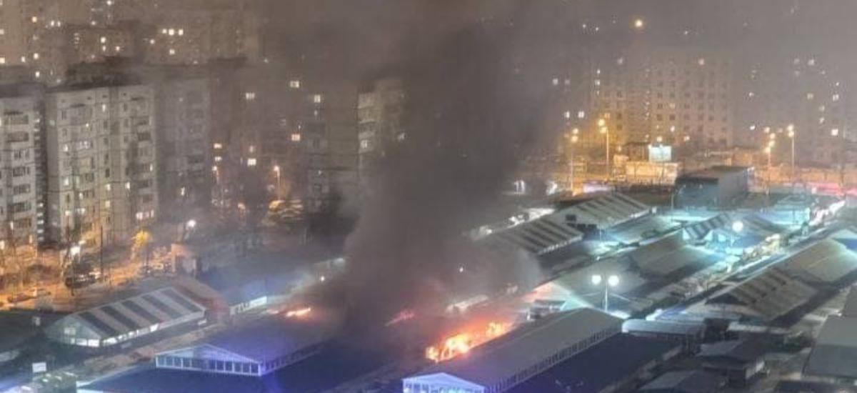 В Киеве горел на рынок "Оболонь"