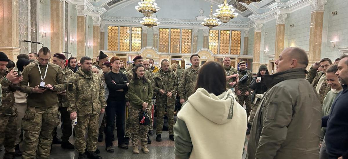 Командувач Медичних сил ЗС України зустрів військових медиків, які повернулися зі Швеції, де перебували в рамках проєкту “оновлення” - “REPOWER”