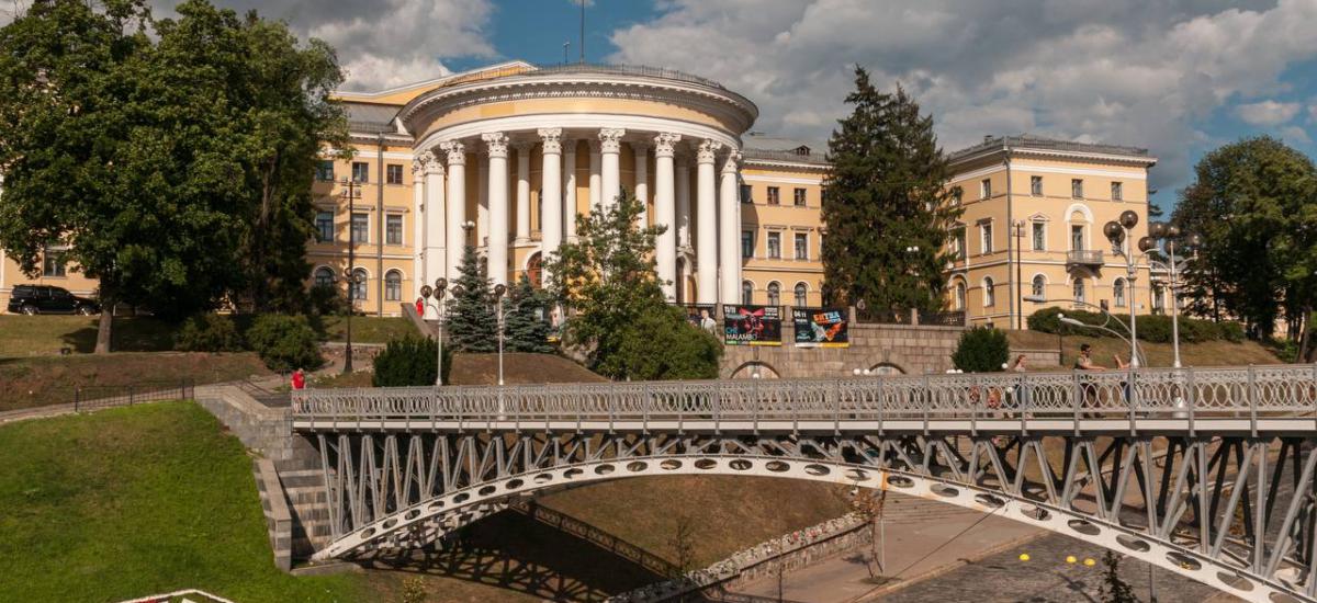 🏛 АРМА передала Жовтневий палац людям з орбіти 95 кварталу