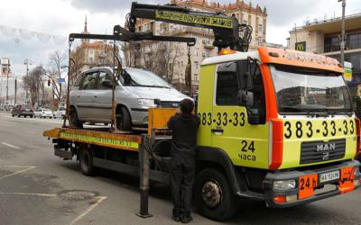 У Києві за евакуацію автомобілів водії платять 2000 грн, але лише 350 грн з цієї суми потрапляє до міського бюджету