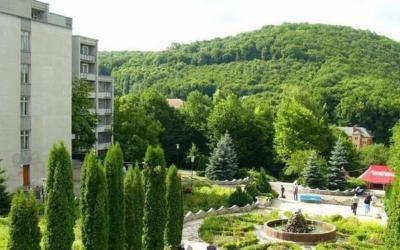 🕵️‍♂️🧡 Штурм санаторію в Конча-Заспі: ГУР, заручники і бізнес під прикриттям військових