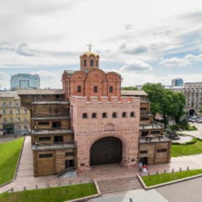 У1832 році були відриті з землі залишки рештки Золотих воріт